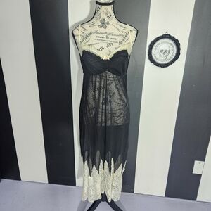 Chic Black and Cream Lace Chemise